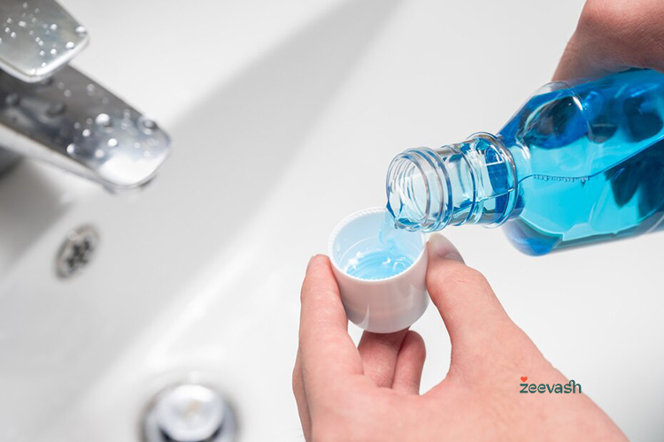 اگر نوشیدنی‌هایی مانند آب پرتقال یا نوشابه مصرف کرده‌اید، حداقل 30 دقیقه صبر کنید و سپس از دهان‌شویه استفاده کنید. 